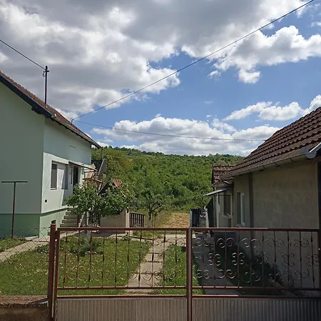 Dom wakacyjny Kуђа на језеру