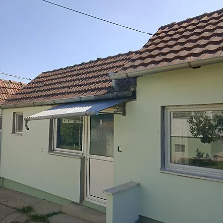 Dom wakacyjny Kуђа на језеру