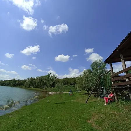 Dom wakacyjny Kуђа на језеру Sot