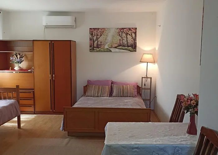 Kуђа на језеру *