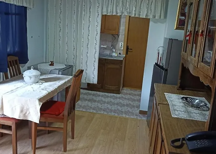 Kуђа на језеру *