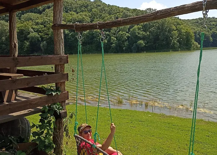 Kуђа на језеру * Sot